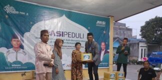 JMSI Kepri Peduli, dari Buka Bersama hingga Tali Asih JMSI Kepri Peduli serahkan bantuan ke masyarakat.