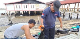 Warga Temukan 8 Karung Berisi Limbah Minyak Hitam