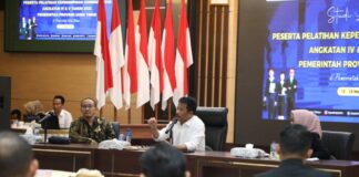 Rudi Berbagi Pengalaman Kepemimpinan kepada Administrator Pemprov Jatim