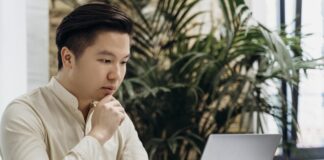 Tips Merawat Mata Jika Sering Menggunakan Ponsel dan Laptop tips merawat mata