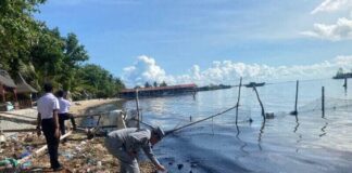 Bakamla Ikut Atasi Tumpahan Limbah Minyak di Pantai Melayu limbah minyak pantai melayu