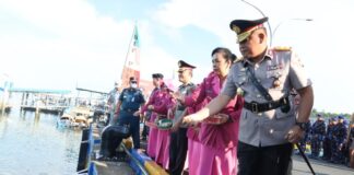 Irjen Tabana Pimpin Upacara Tabur Bunga Polda Kepri Peringati Hari Bhayangkara ke 77