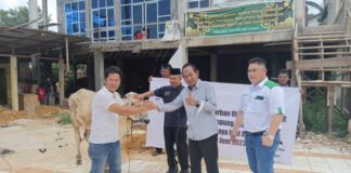 TJK Power Salurkan 6 Ekor Sapi Kurban Bagi Warga Teluk Nipah
