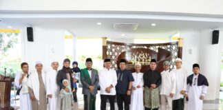 BKDI BP Batam Gelar Sholat Idul Adha 1444 H dan Sembelih Hewan Kurban di Masjid Tanjak Pejabat BP Batam usai melaksanakan Salat Idul Adha 1444 hijriah di Masjid Tanjak. (Foto: BP Batam)