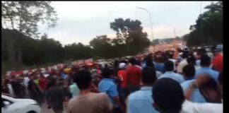 Satu Mobil Kena Lemparan Batu, Usai Bentrok Taksi Pangkalan dan Online bentrok taksi di bandara