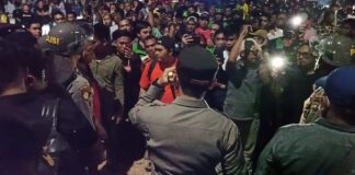 Bentrok Diduga Dipicu Persoalan Titik Jemput Taksi Online di Bandara taksi online di bandara