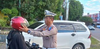 Polres Bintan Gelar Operasi Patuh Seligi, Bagikan Helm SNI Gratis