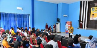 Gubernur Ansar Serahkan Bantuan Rp1,046 Miliar untuk Nelayan Batam