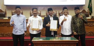 Rudi dan Nuryanto Tandatangani Pakta Integritas Pengesahan RAPBD Tahun 2024 RAPBD Kota Batam