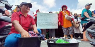 Warga Bukit Raya Numpang Cuci Piring dan Baju di Kantor Pengelola Air Batam