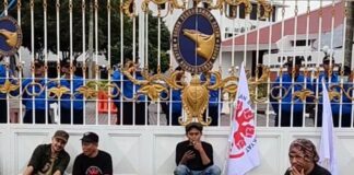 Protes Warga Sulit Dapatkan Air Bersih, LSM Gebrak Hadiahi BP Batam Keranda Jenazah!