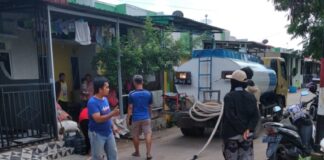 SPAM Batam Kirim Bantuan Usai Didesak Warga Perumahan Bukit Raya warga perumahan bukit raya