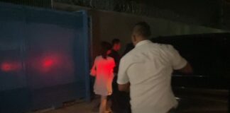 Polisi Angkut Wanita Muda dari Lokasi Penggerebekan, Diduga Saksi Penipuan WNA China