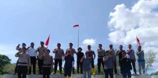 Polres Bintan Kibarkan Bendera Merah Putih di Pulau Terluar bendera di pulau terluar