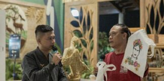 Seniman Batam Pamerkan 40 Lukisan Realis Bertema Anak lukisan bertema anak