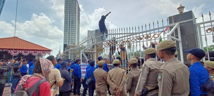 rsz_aksi aksi tolak relokasi rempang