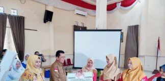 Gubernur Kepri Serahkan Insentif Guru PAUD, TK dan RA di Natuna insentif guru paud natuna