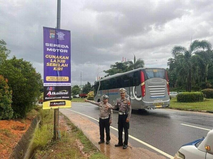 spanduk keselamatan berkendara