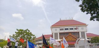 Buruh Batam Gelar Aksi, Minta Pemerintah Cabut Omnibus Law hingga Tuntut Keadilan di Rempang