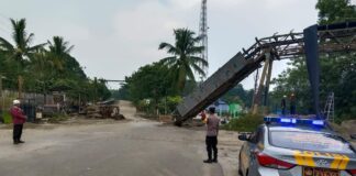 Conveyor Milik PT Pasific Karimun Ambruk, Akses Jalan ke Pangke Sempat Terputus