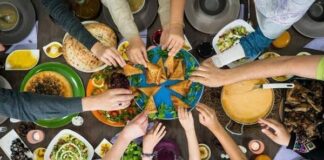 Makan Langsung Pakai Tangan Sesuai Sunnah Nabi, Ini 4 Manfaat Bagi Kesehatan