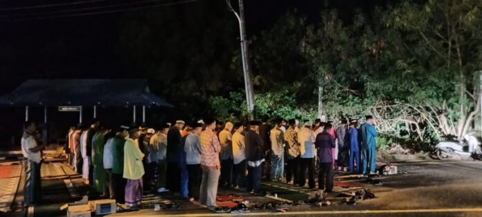 warga rempang salat hajat