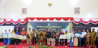 Gubernur Kepri Serahkan Bantuan Pendidikan dan Keagamaan untuk Masyarakat Karimun
