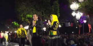 Gubernur Ansar dan Istri Tampil di Catwalk Pagelaran Istana Berbatik Tahun 2023