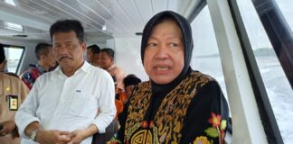 Mensos Risma Serahkan Tiga Kapal Sekolah untuk Transportasi Siswa Pulau di Batam