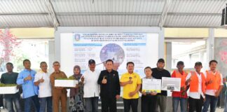 Gubernur Ansar Serahkan Bantuan untuk Nelayan Batam