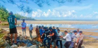 Penemuan Mayat Gegerkan Pengunjung di Pantai Piwang mayat di pantai piwang