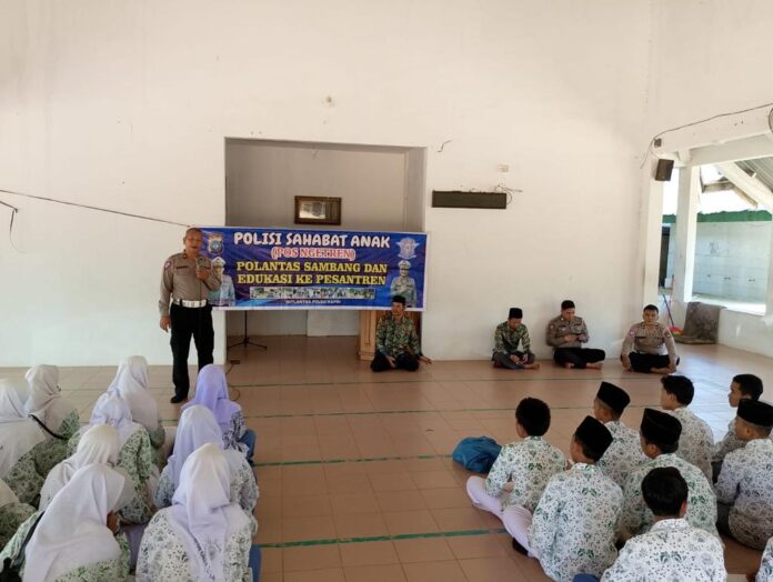 police goes to pesantren