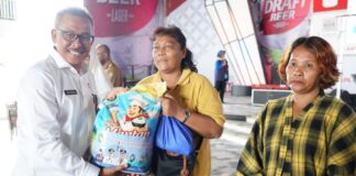 Sekda Batam Serahkan Bantuan Sembako KPM-PKH Kecamatan Batuampar