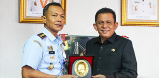 Danlanud RHF dan Dansatrad 213 Tanjungpinang Berpamitan Dengan Gubernur Ansar