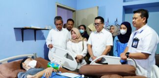 Baksos Hari Bakti BP Batam Kunjungi Pensiunan, Anak Yatim dan Pegawai yang Sedang Sakit