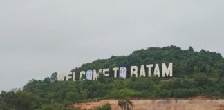 Baliho Prabowo-Gibran Terpasang di Ikon Welcome To Batam