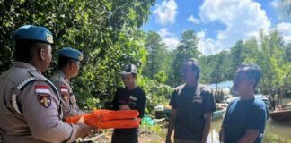 Antisipasi Cuaca Ekstrem, Polres Bintan Bagikan Life Jacket cuaca ekstrem bintan