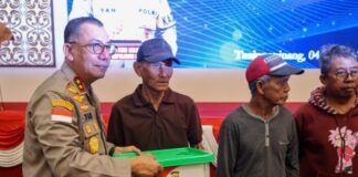Baksos Polri, Polda Kepri Bagikan 500 Paket Sembako untuk Warga Tanjungpinang
