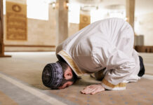 Shalat Menghadap Kiblat, Ini 7 Hikmahnya