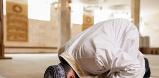 Shalat Menghadap Kiblat, Ini 7 Hikmahnya