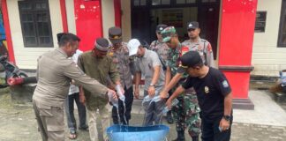 Polsek Tambelan Musnahkan Ratusan Botol Miras Tak Bertuan