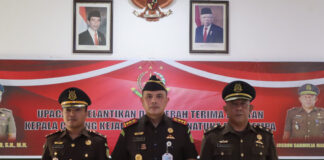 Surayadi Lantik Niki Junismero sebagai Kacabjari Tarempa niki junismero kacabjari tarempa