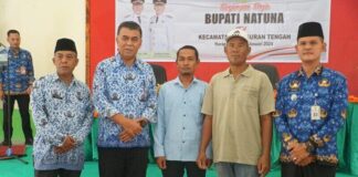 Pemkab Natuna Serahkan 400 Kg Pupuk kepada Petani pupuk untuk petani natuna