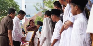 Rudi Dampingi Mensos Serahkan KIA LKSA se-Kota Batam LKSA se-batam