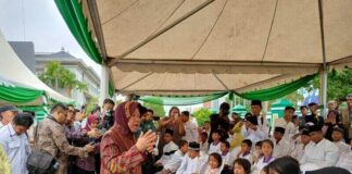 Potret Kemesraan Menteri Risma dengan Anak-anak Panti Asuhan di Batam panti asuhan di batam