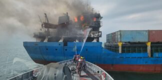 KRU Bubara-868 Lantamal IV, Padamkan Api KM Alexindo 8 Saat Terbakar di Perairan Batam