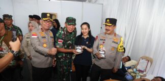 Pola Kepri Gelar Bakti Sosial dan Bakti Kesehatan bakti sosial polda kepri