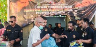 DPP Rumpun Melanesia Bersatu Kepri Bagikan Sembako di Belakangpadang Rumpun Melanesia Bersatu Kepri