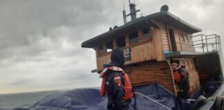 Bea Cukai Batam Gagalkan Penyelundupan Baju dan Sepatu Bekas, Satu Kapal Diamankan