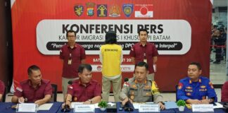 Imigrasi Batam Deportasi WN Jepang Buronan Interpol
